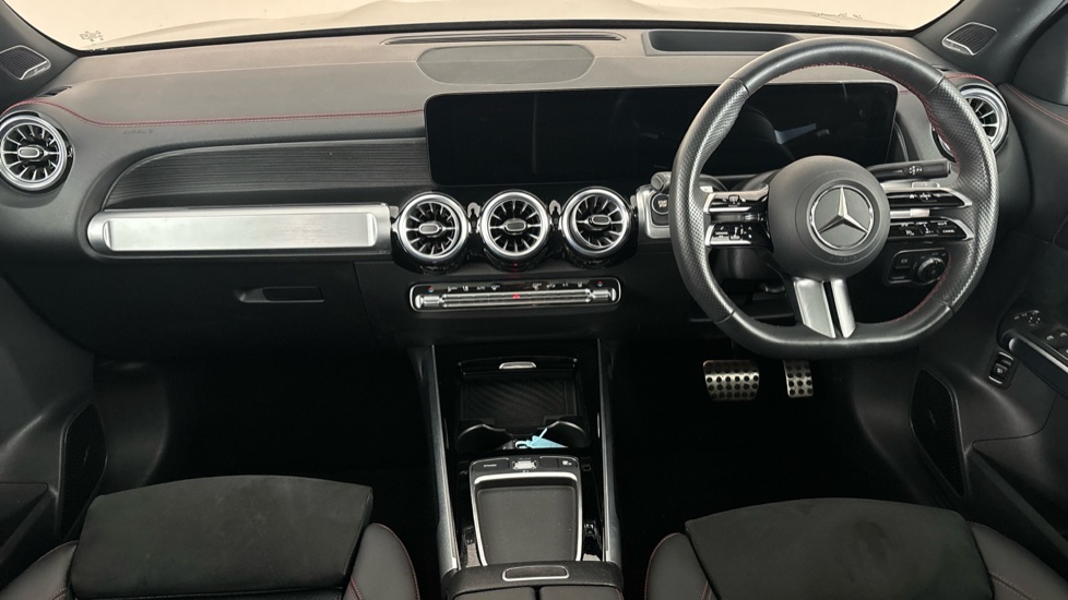 MERCEDES EQB Image 11