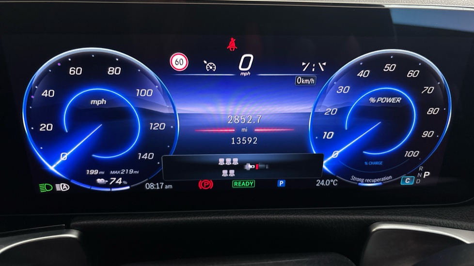 MERCEDES EQB Image 13