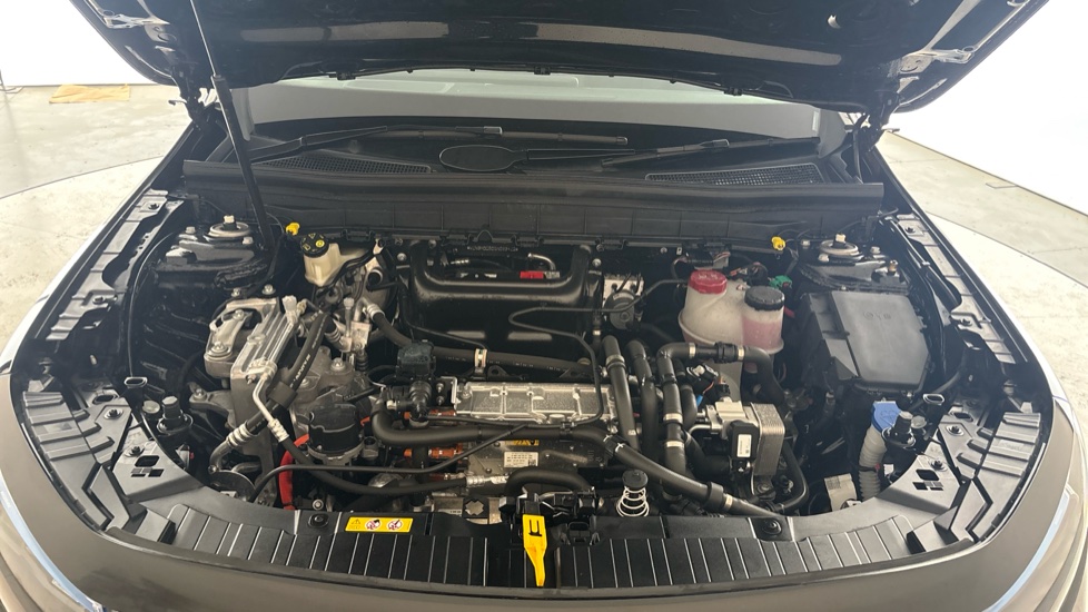 MERCEDES EQB Image 16