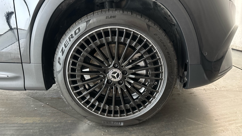 MERCEDES EQB Image 20