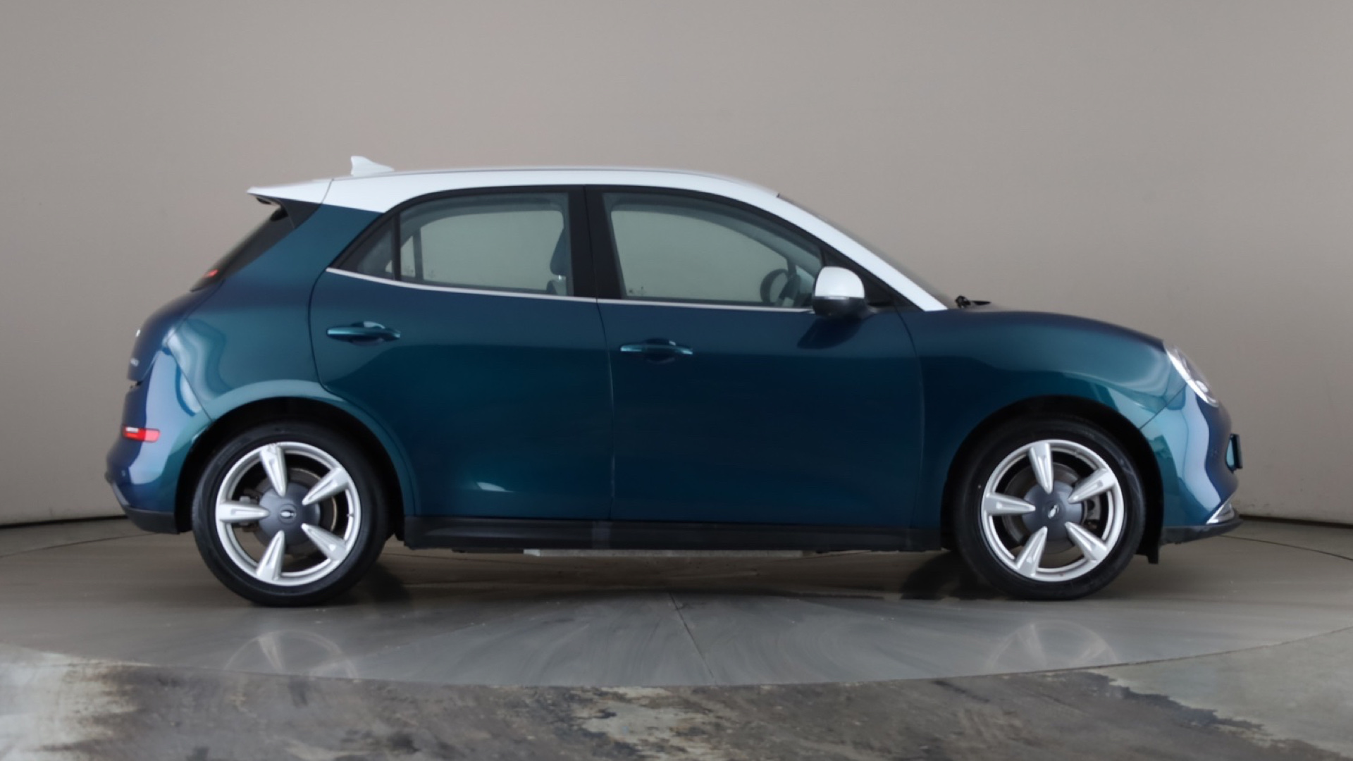 4020787 126kW First Edition 48kWh 5dr Auto