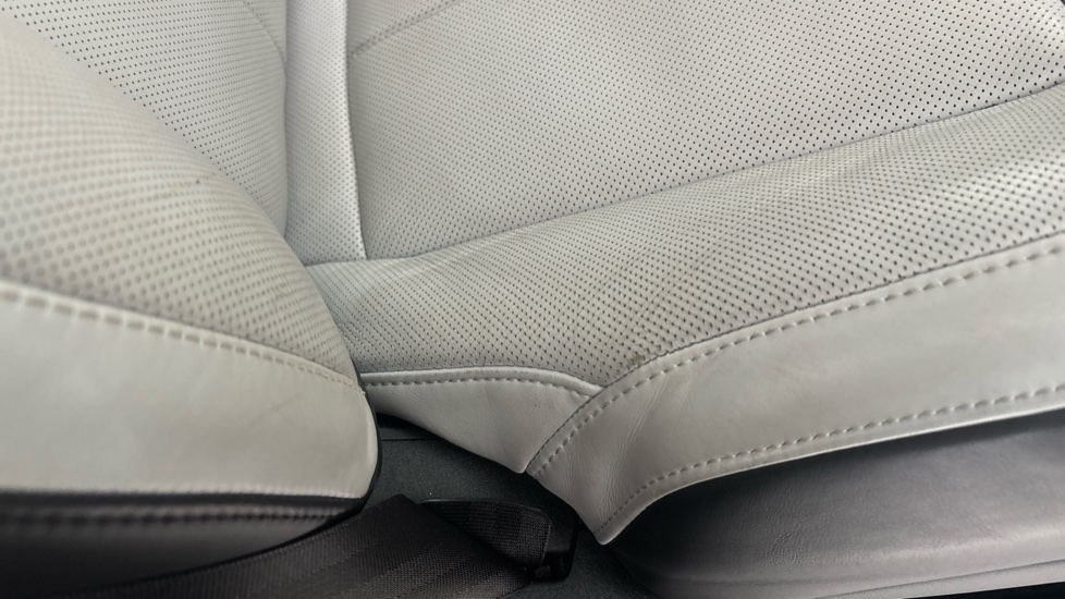 LAND ROVER RANGE ROVER SPORT Worn and stained