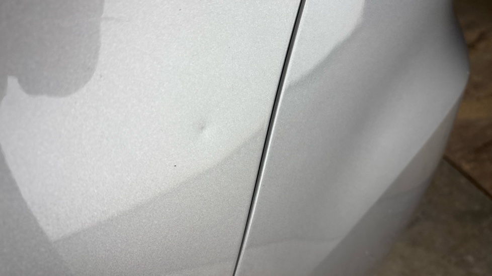 MG ZS dent