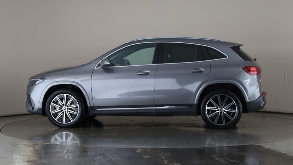 MERCEDES EQA Image 2