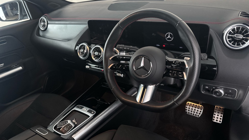 MERCEDES EQA Image 9