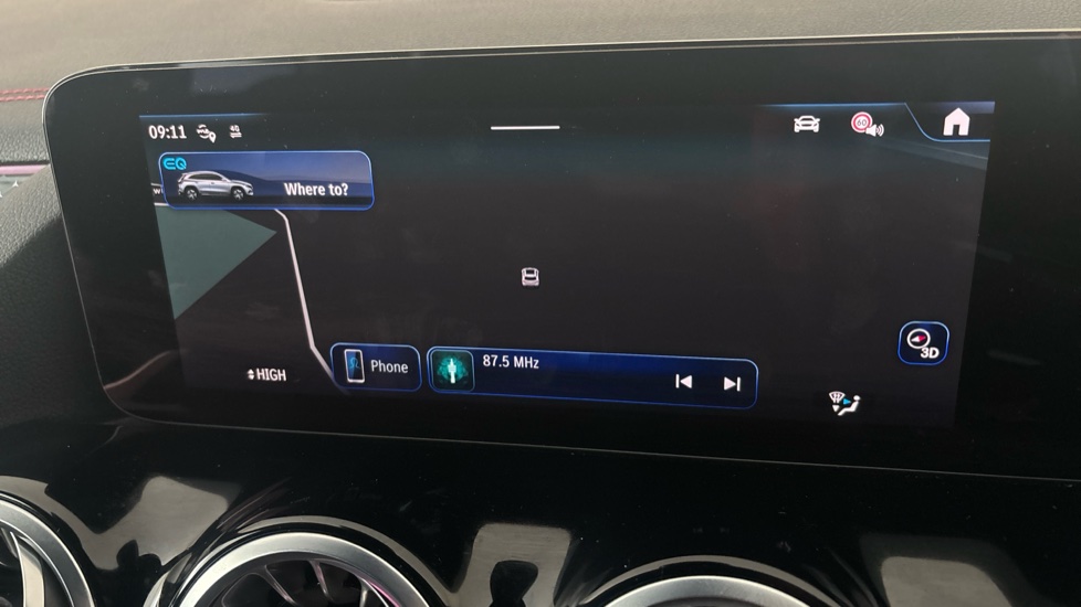 MERCEDES EQA Image 12