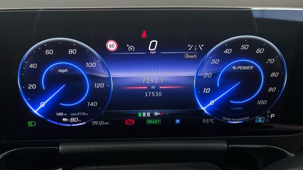 MERCEDES EQA Image 13