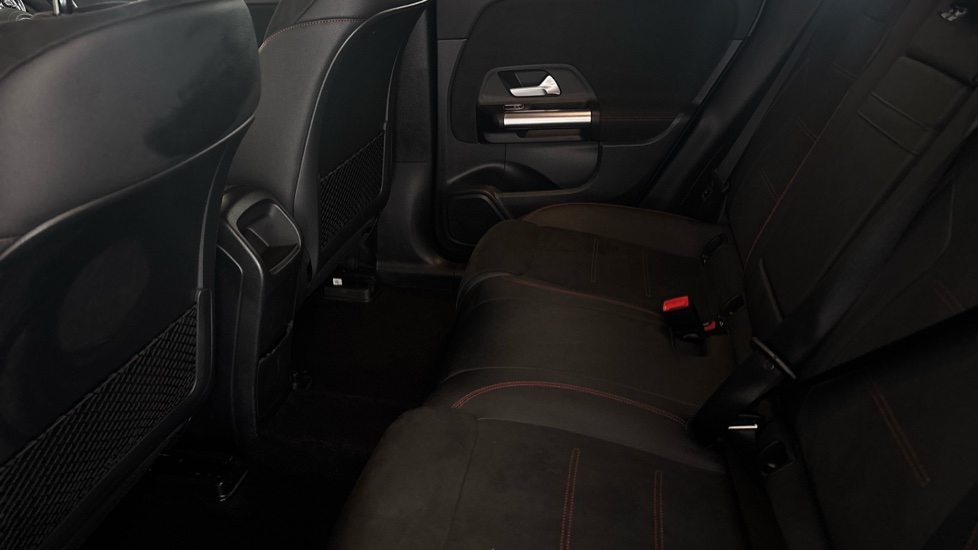 MERCEDES EQA Image 14