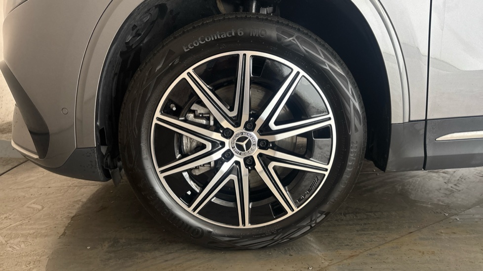 MERCEDES EQA Image 17