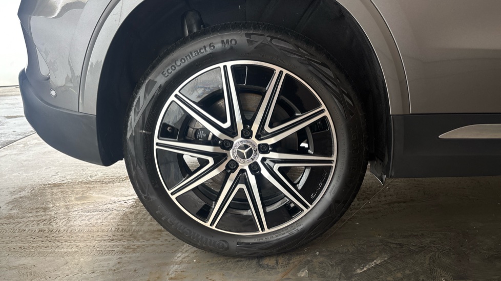 MERCEDES EQA Image 19