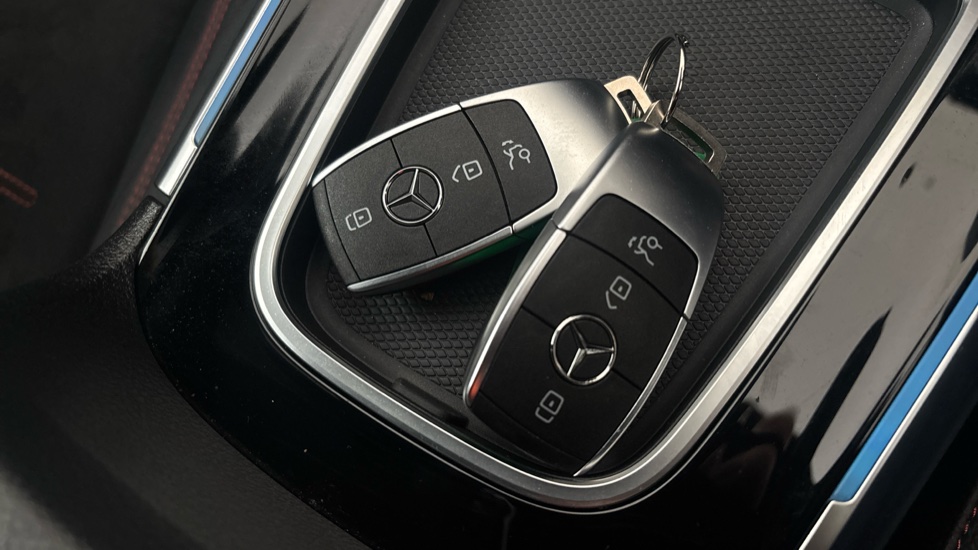 MERCEDES EQA 2 keys