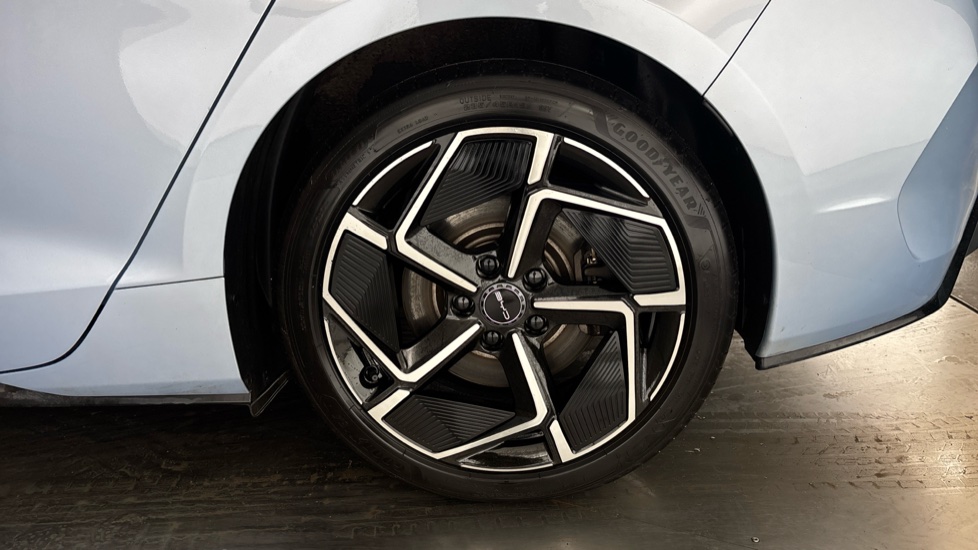 BYD SEAL Image 18