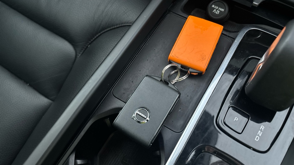 VOLVO XC60 two keys
