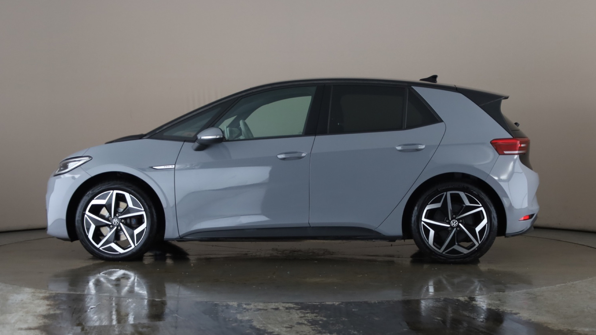 150kW Tour Pro S 77kWh 5dr Auto [2021]