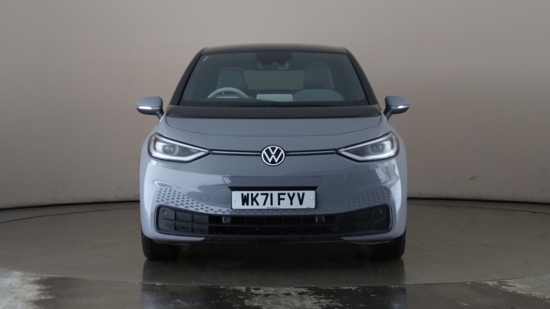 4020701 150kW Tour Pro S 77kWh 5dr Auto