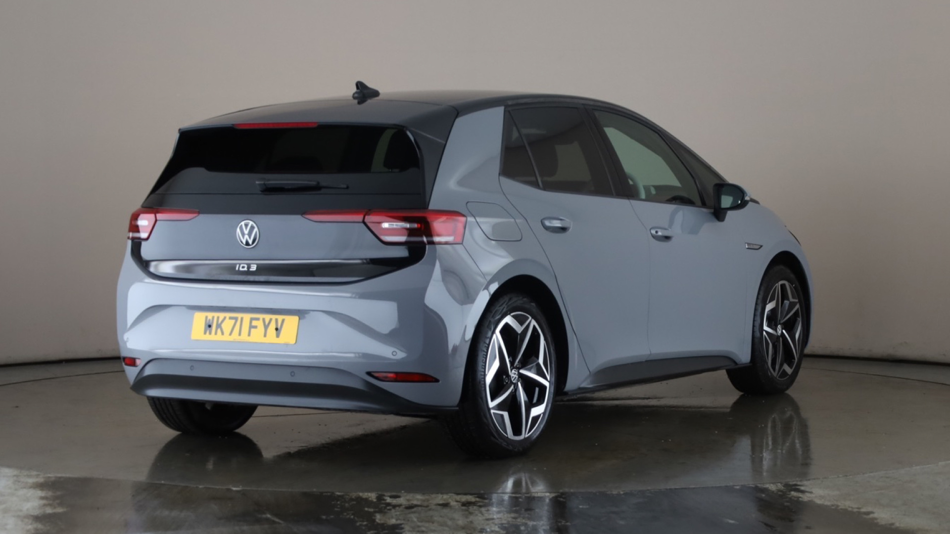 4020701 150kW Tour Pro S 77kWh 5dr Auto