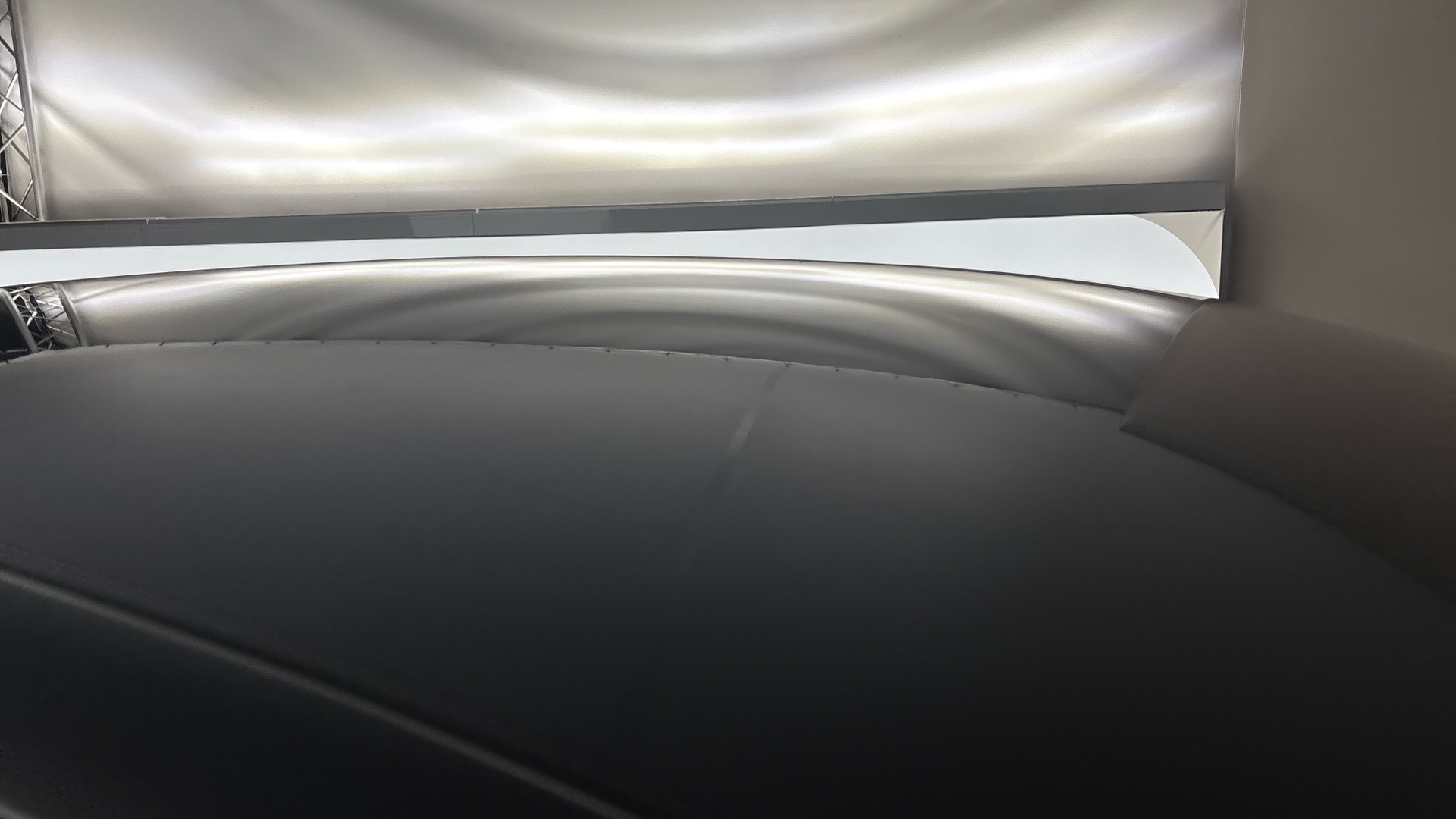 4020701 150kW Tour Pro S 77kWh 5dr Auto