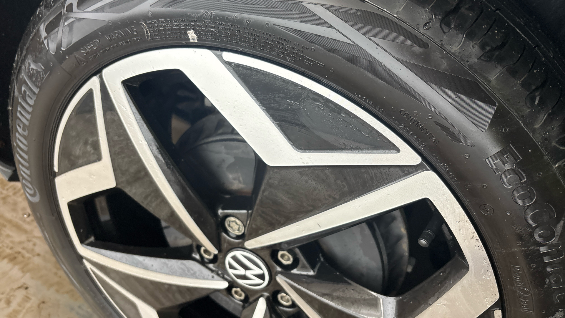 4020701 150kW Tour Pro S 77kWh 5dr Auto