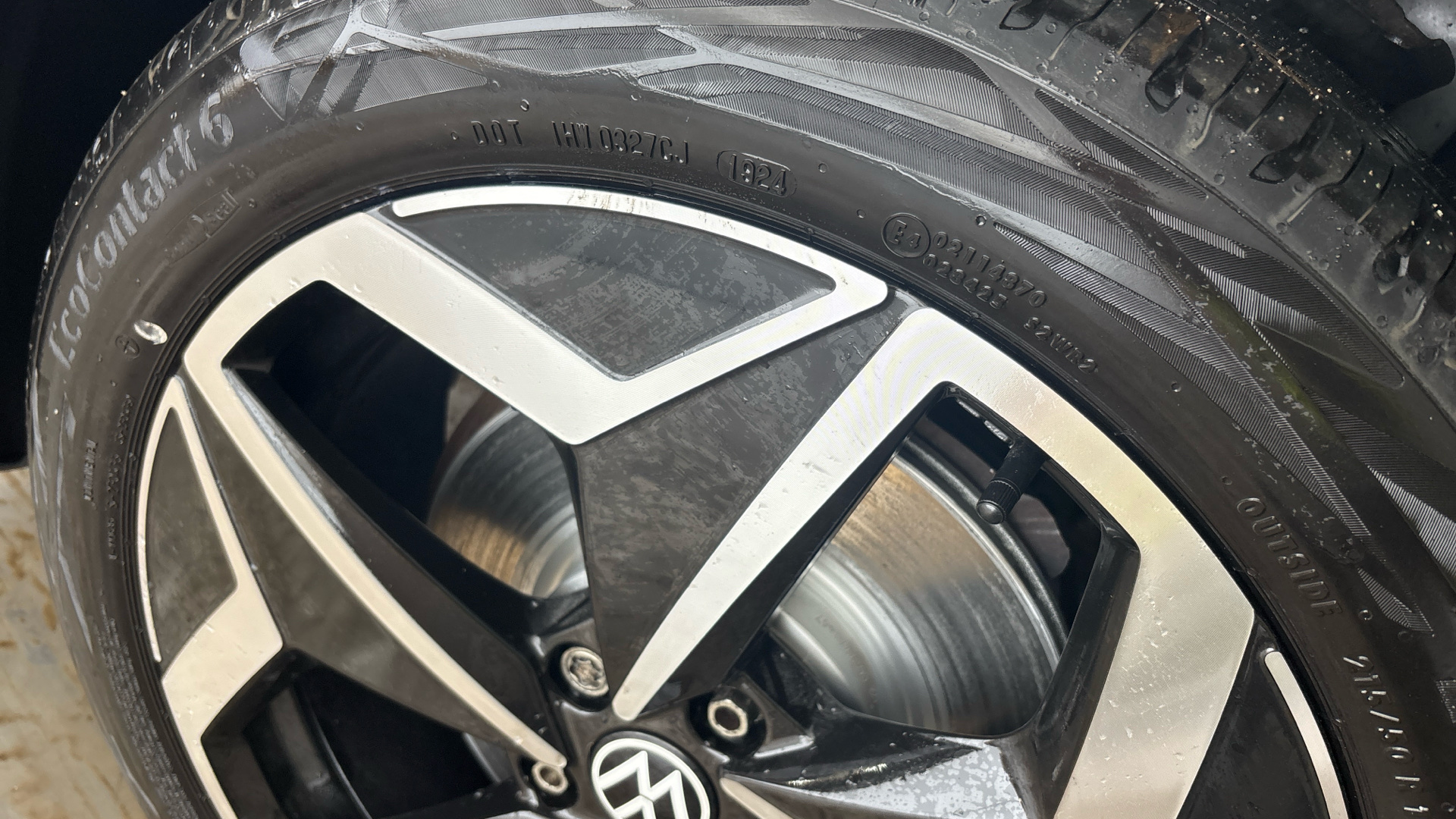 4020701 150kW Tour Pro S 77kWh 5dr Auto