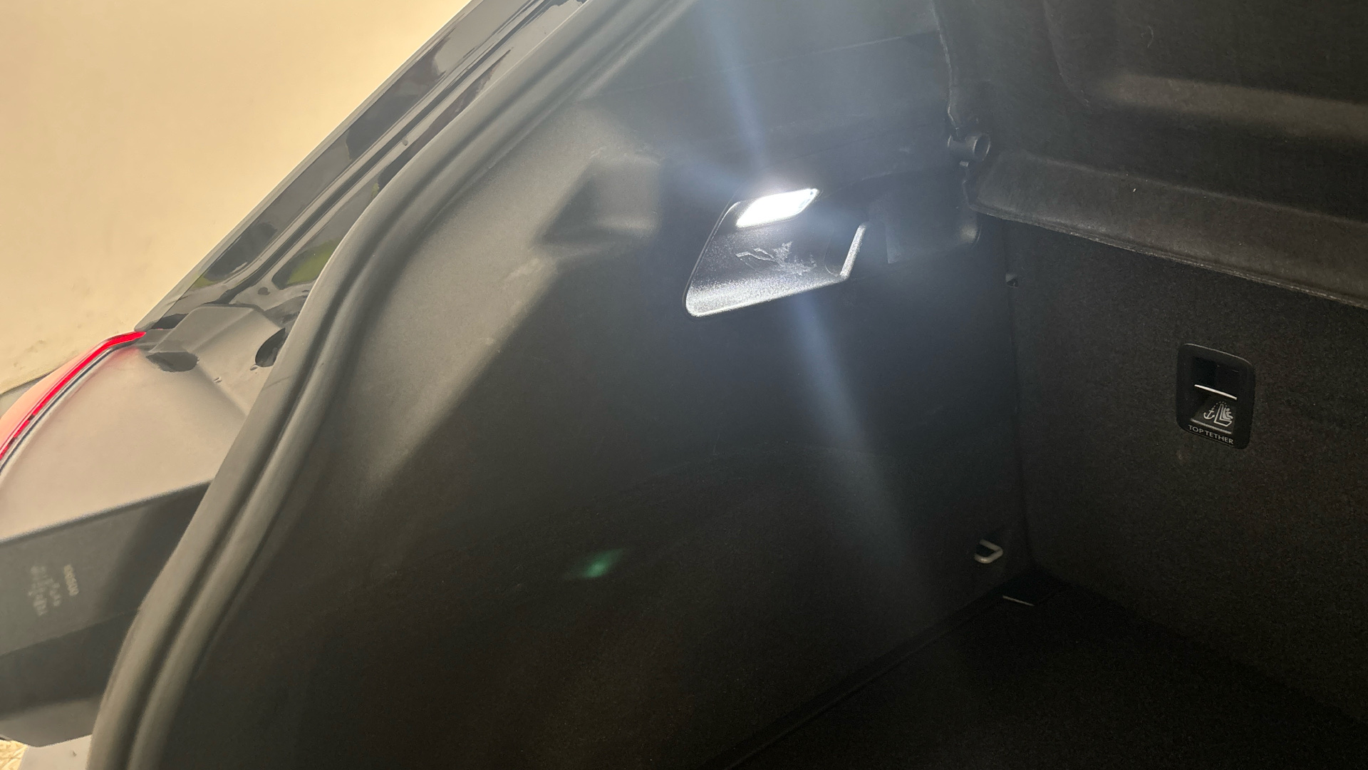 4020701 150kW Tour Pro S 77kWh 5dr Auto