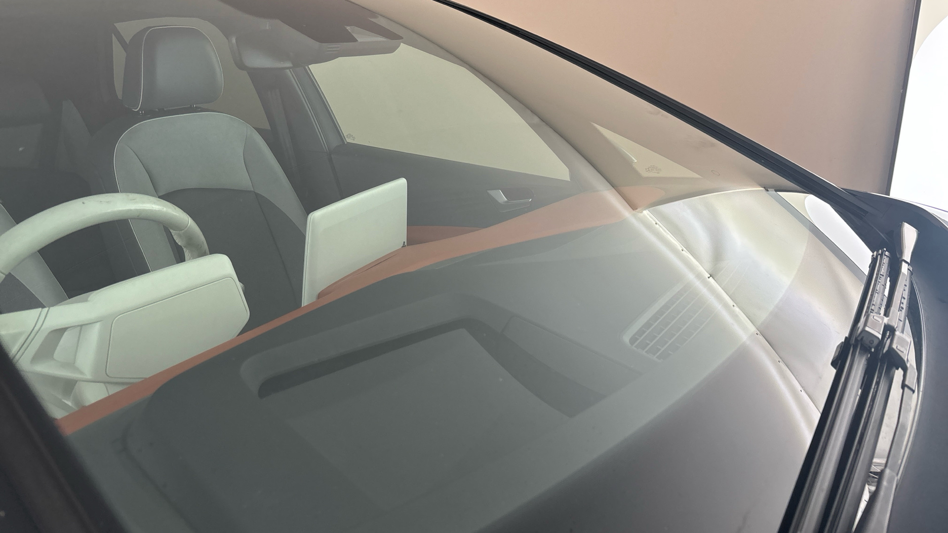 4020701 150kW Tour Pro S 77kWh 5dr Auto