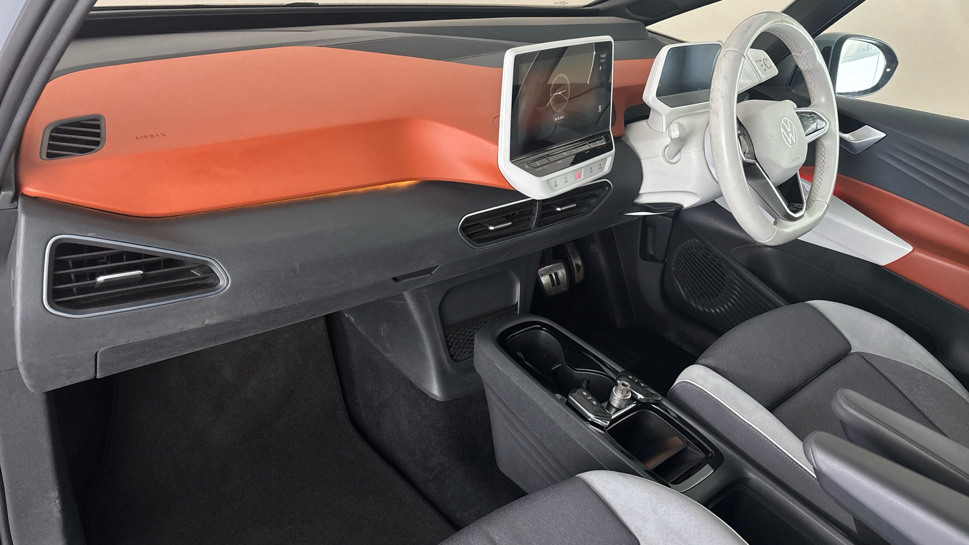 4020701 150kW Tour Pro S 77kWh 5dr Auto