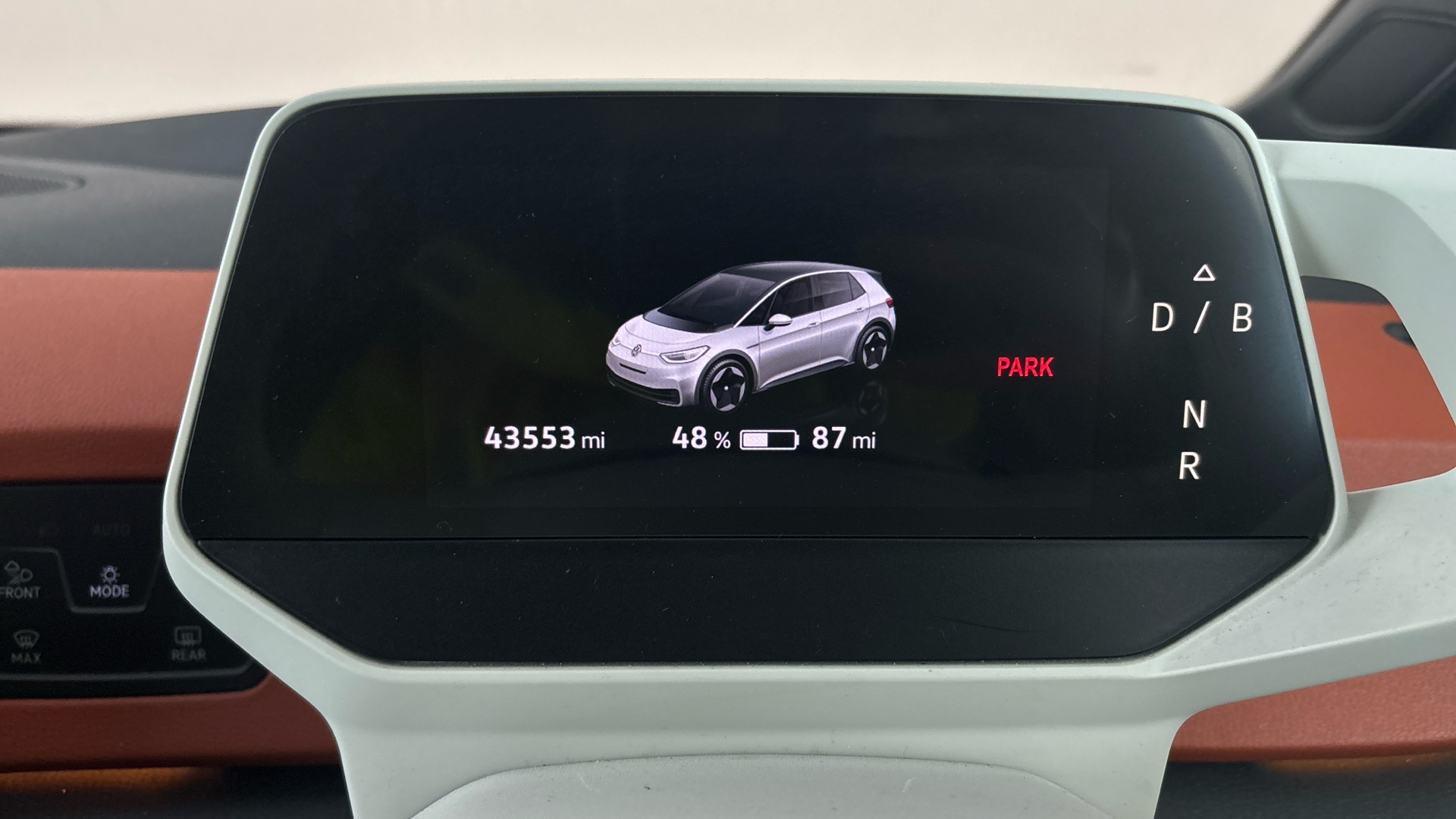 4020701 150kW Tour Pro S 77kWh 5dr Auto