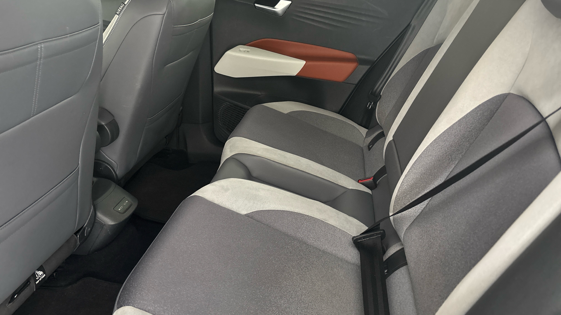 4020701 150kW Tour Pro S 77kWh 5dr Auto