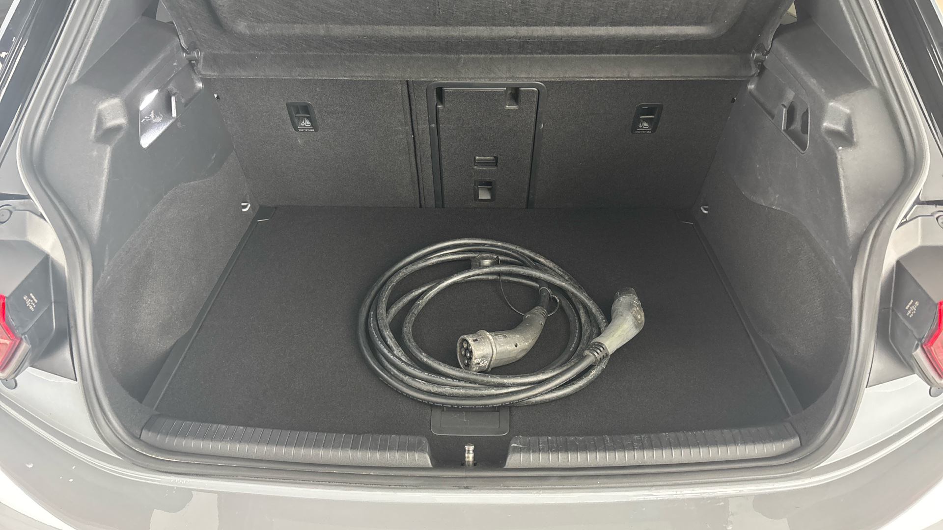 4020701 150kW Tour Pro S 77kWh 5dr Auto