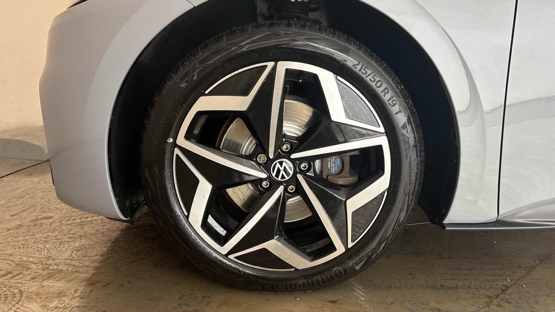 4020701 150kW Tour Pro S 77kWh 5dr Auto