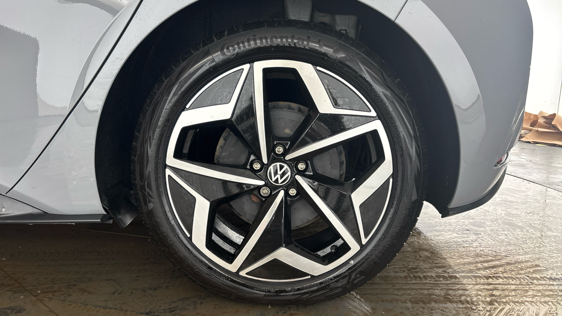 4020701 150kW Tour Pro S 77kWh 5dr Auto