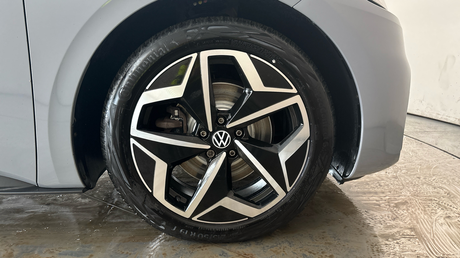 4020701 150kW Tour Pro S 77kWh 5dr Auto