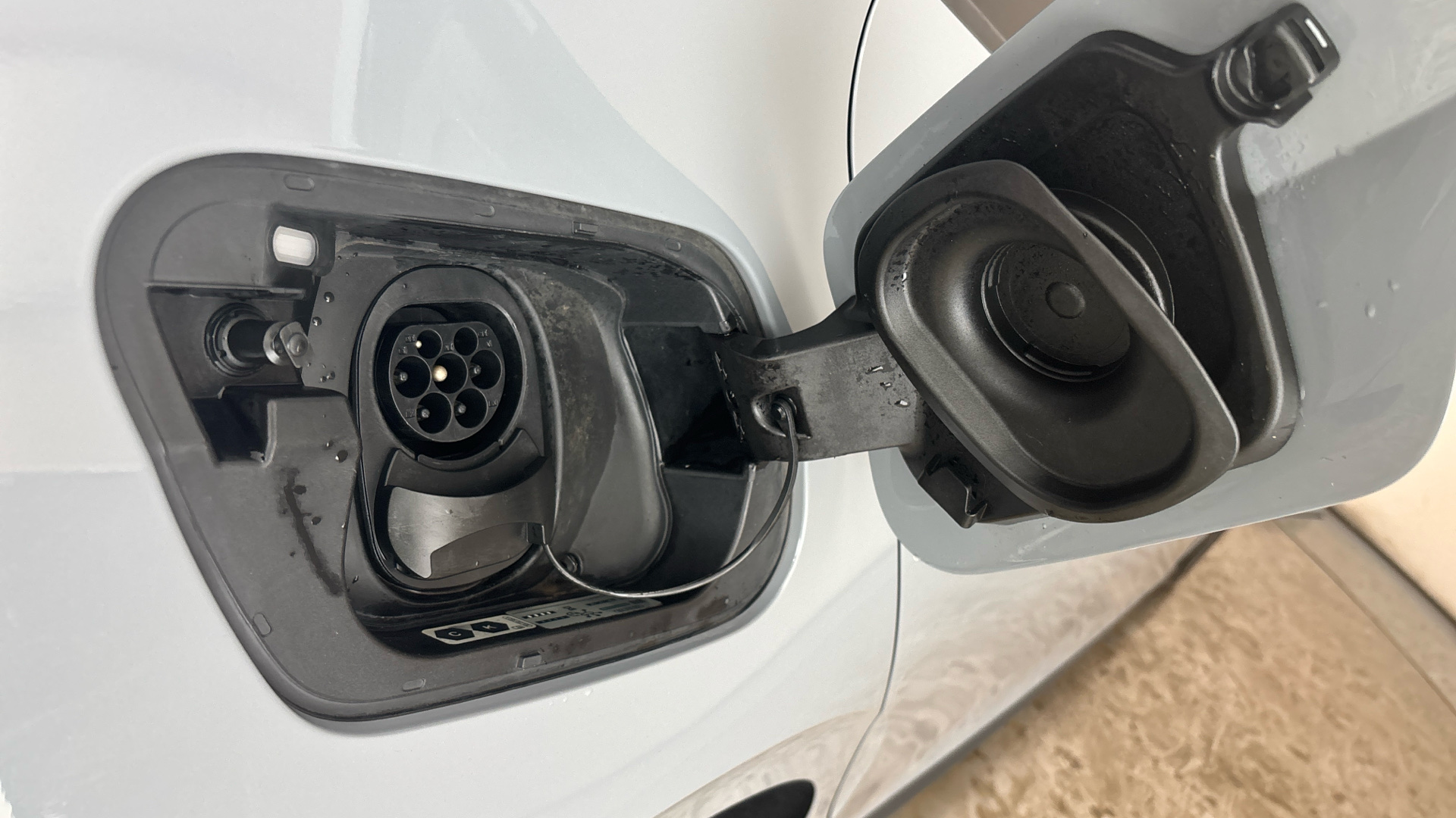 4020701 150kW Tour Pro S 77kWh 5dr Auto