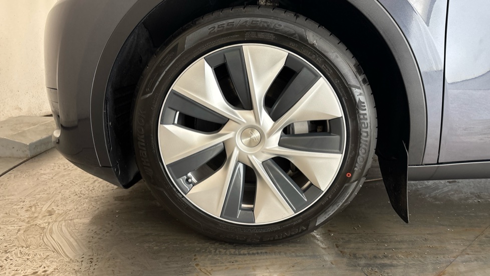 TESLA MODEL Y Image 17
