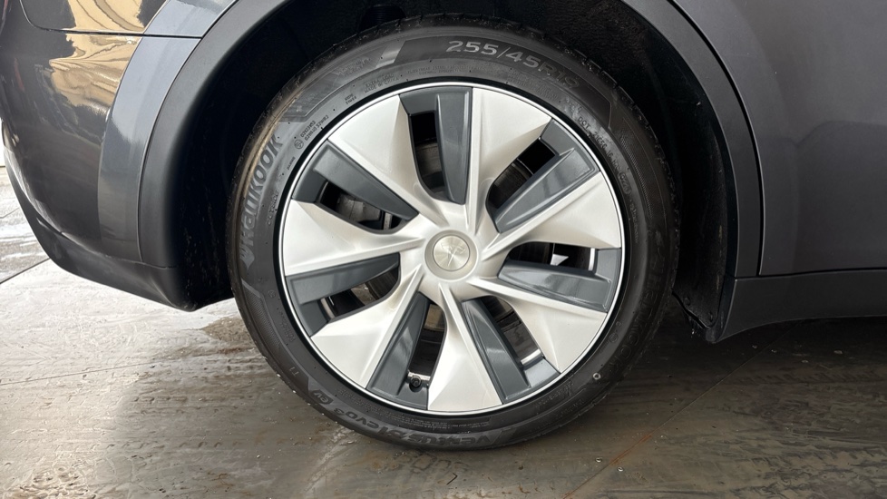 TESLA MODEL Y Image 19