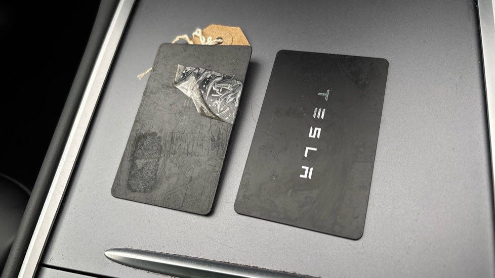 TESLA MODEL Y 2 keys