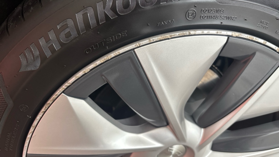 TESLA MODEL Y scuff