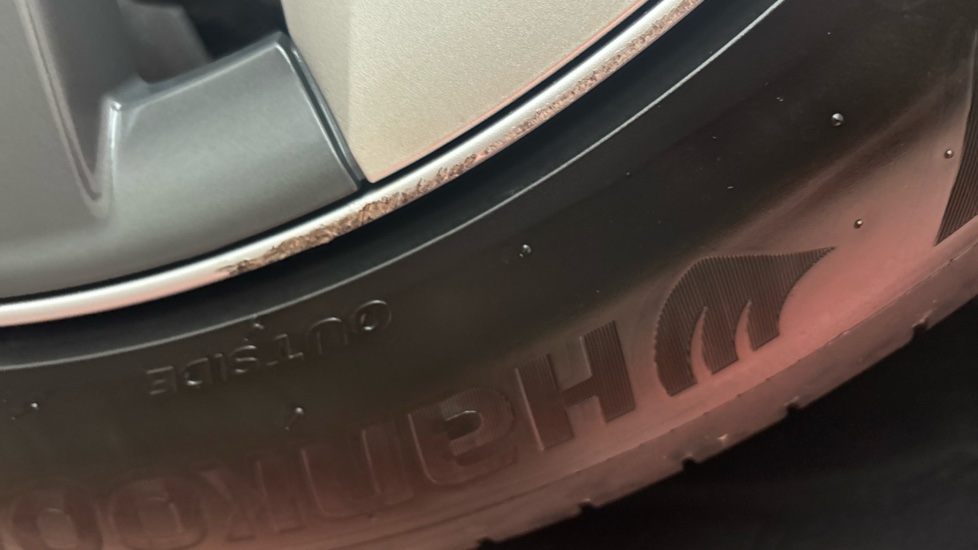 TESLA MODEL Y scuff