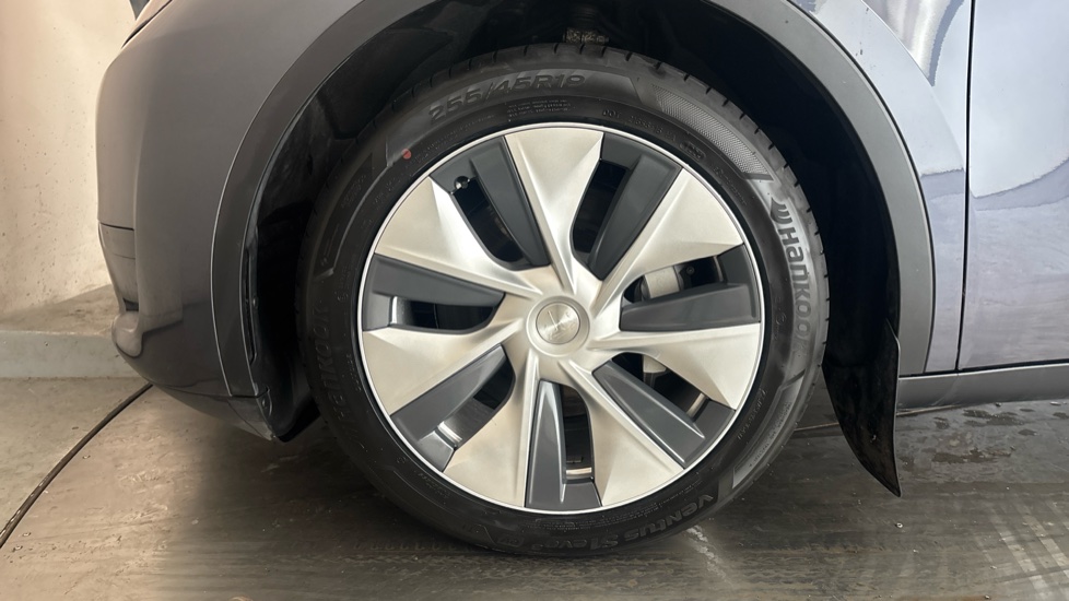 TESLA MODEL Y Image 17