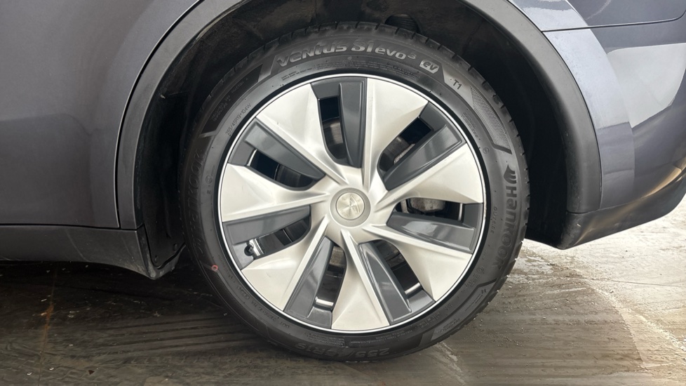TESLA MODEL Y Image 18