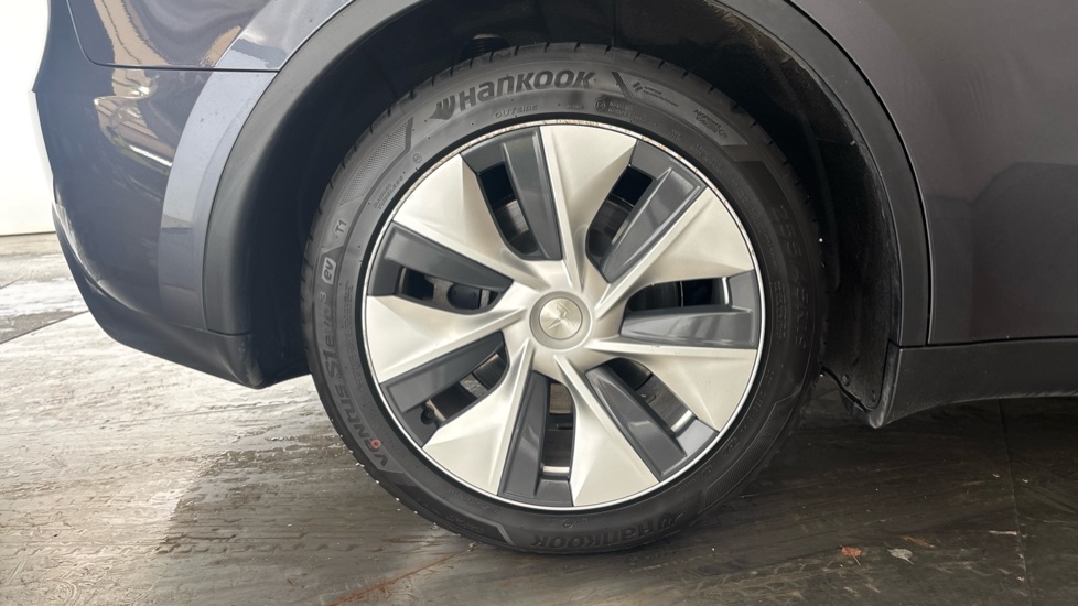 TESLA MODEL Y Image 19