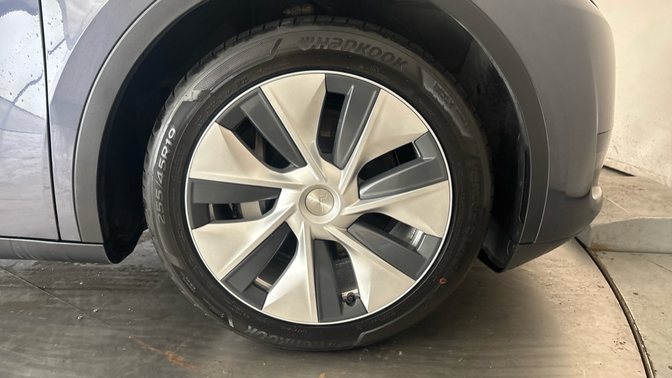 TESLA MODEL Y Image 20
