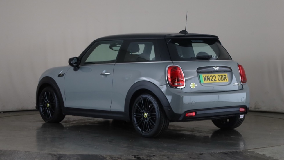 MINI HATCHBACK Image 3