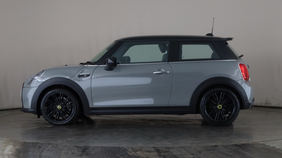 MINI HATCHBACK Image 2