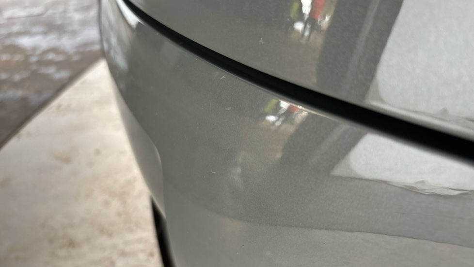 MINI HATCHBACK Chips and scratches