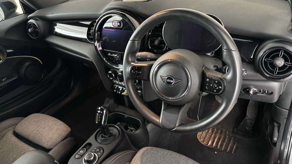 MINI HATCHBACK Image 9