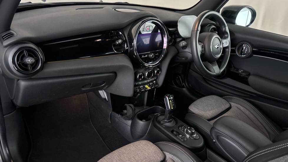 MINI HATCHBACK Image 10