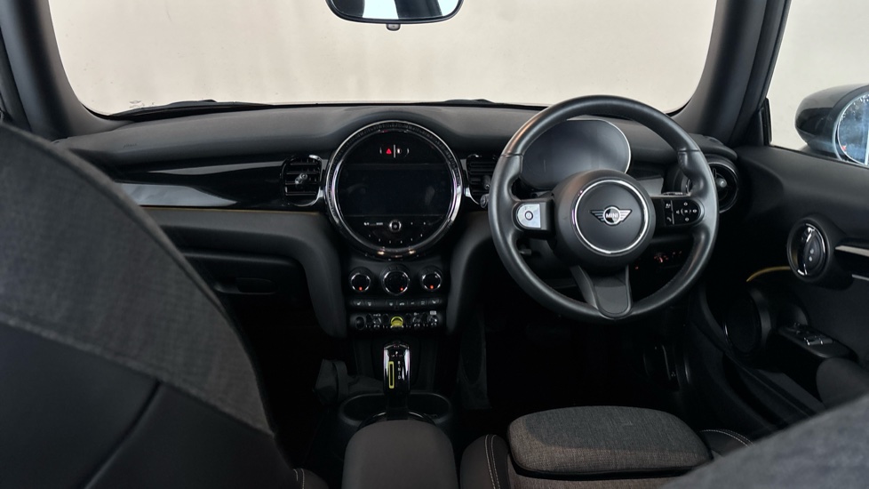 MINI HATCHBACK Image 11