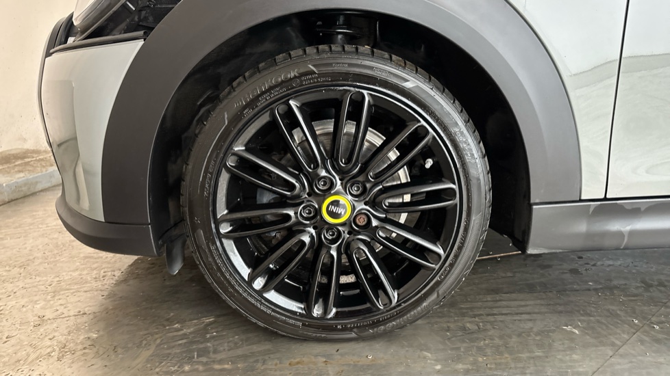 MINI HATCHBACK Image 17