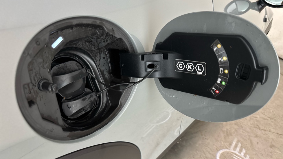 MINI HATCHBACK Image 21